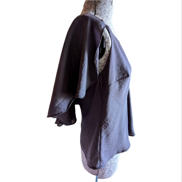 Future Collective Tops - Future Collective NWT Flowy Flutter Sleeve Blouse Sz M